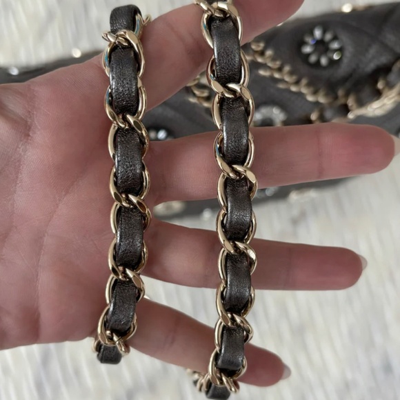 Chanel Paris-Dubai Medal Flap Bag in Embellished Quilted Perforated Lambskin - Picture 10 of 14